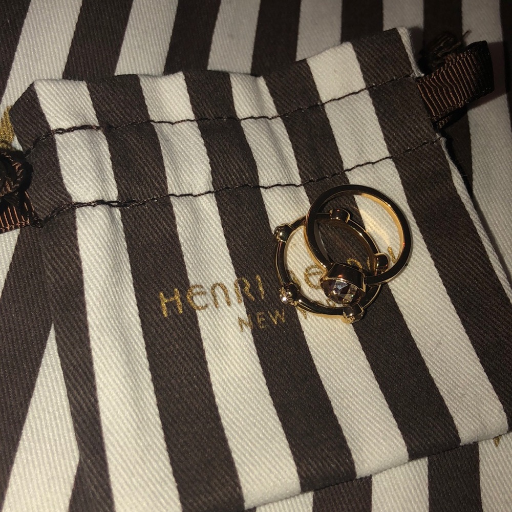 Henri bendel ring